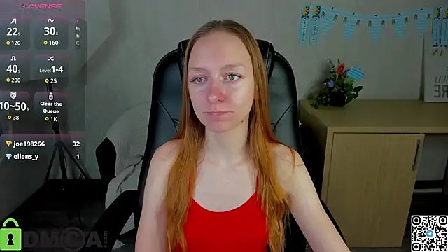 Mia E1fie online show from 10/12/25, 12:20