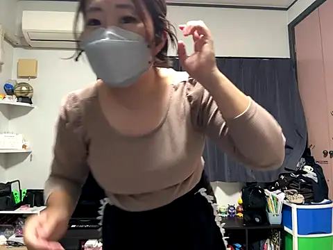 Snapshot of hima-wari0707 chatting on 11/23/25, 01:44 hima-wari0707 online show from 11/23/25, 01:44