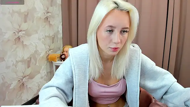 cute luucy online show from 10/13/25, 02:55