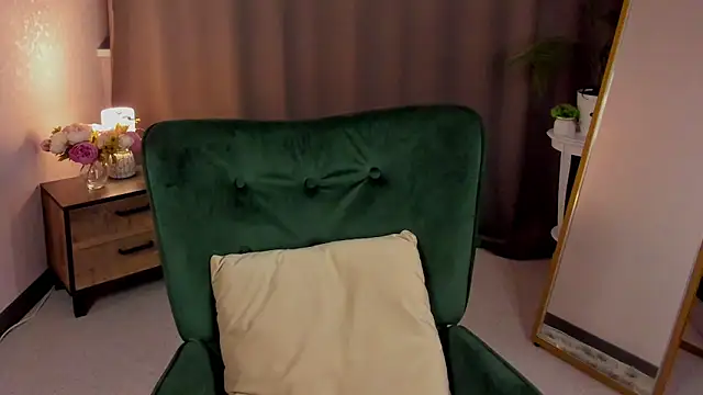 Snapshot of cute_luucy chatting on 02/02/26, 03:27 cute luucy online show from 02/02/26, 03:27