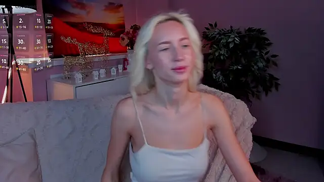 Snapshot of cute_luucy chatting on 02/05/26, 04:06 cute luucy online show from 02/05/26, 04:06