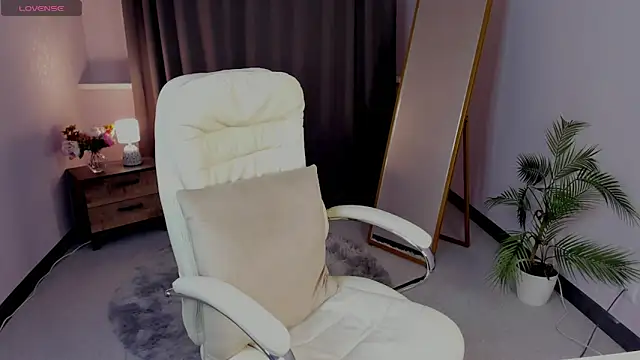 Snapshot of cute_luucy chatting on 02/26/26, 04:11 cute luucy online show from 02/26/26, 04:11