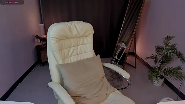 Snapshot of cute_luucy chatting on 03/03/26, 03:23 cute luucy online show from 03/03/26, 03:23
