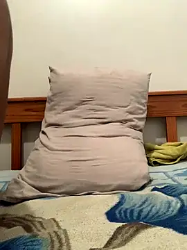 Snapshot of sweetcake87 chatting on 10/28/25, 05:00 sweetcake87 online show from 10/28/25, 05:00