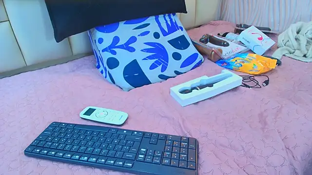 Snapshot of sweet_amye chatting on 10/11/25, 07:12 sweet amye online show from 10/11/25, 07:12