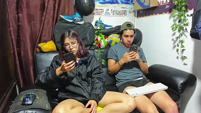 Snapshot of Donuts_DD chatting on 09/12/25, 07:52 Donuts DD online show from 09/12/25, 07:52