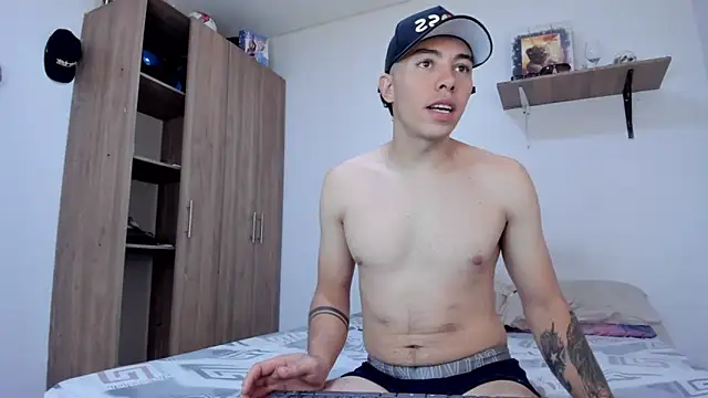 Snapshot of martin_and_samantha chatting on 09/16/25, 03:40 martin and samantha online show from 09/16/25, 03:40