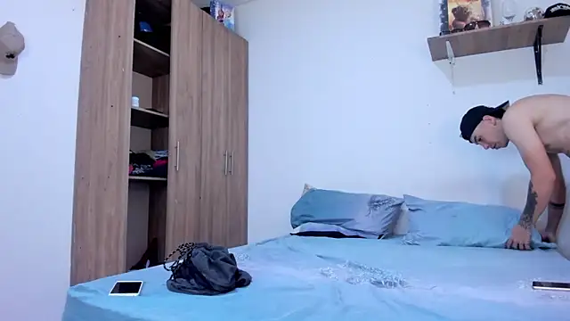 Snapshot of martin_and_samantha chatting on 09/18/25, 02:13 martin and samantha online show from 09/18/25, 02:13