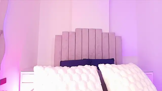 valecastro  online show from 11/20/25, 07:13