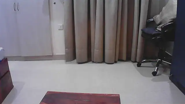 elize   online show from 11/28/25, 02:25