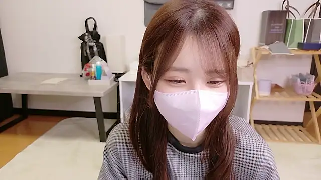 Snapshot of Ema_o0_chan chatting on 11/18/25, 06:18 Ema o0 chan online show from 11/18/25, 06:18