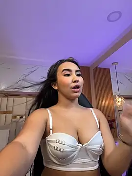 Snapshot of julieta_rosee chatting on 04/17/26, 10:46 julieta rosee online show from 04/17/26, 10:46