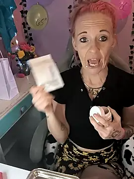 Snapshot of Purple2StayThnxx chatting on 09/20/25, 11:06 Purple2StayThnxx online show from 09/20/25, 11:06