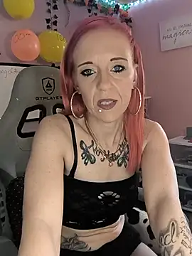 Snapshot of Purple2StayThnxx chatting on 09/25/25, 02:21 Purple2StayThnxx online show from 09/25/25, 02:21