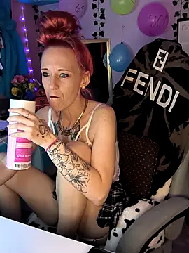 Snapshot of Purple2StayThnxx chatting on 09/29/25, 04:06 Purple2StayThnxx online show from 09/29/25, 04:06