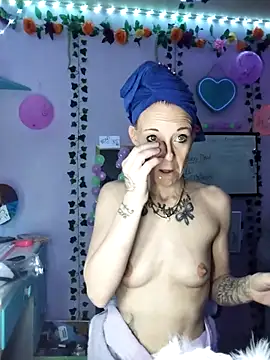 Snapshot of Purple2StayThnxx chatting on 10/20/25, 08:42 Purple2StayThnxx online show from 10/20/25, 08:42