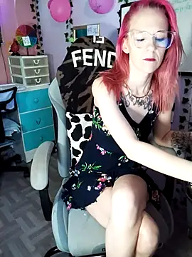 Snapshot of Purple2StayThnxx chatting on 10/31/25, 04:19 Purple2StayThnxx online show from 10/31/25, 04:19