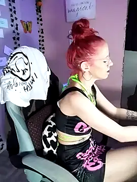 Snapshot of Purple2StayThnxx chatting on 11/17/25, 02:28 Purple2StayThnxx online show from 11/17/25, 02:28