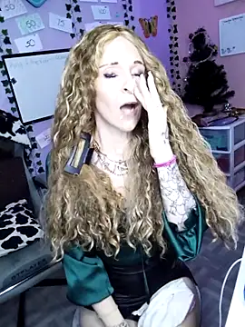 Snapshot of Purple2StayThnxx chatting on 12/19/25, 01:40 Purple2StayThnxx online show from 12/19/25, 01:40