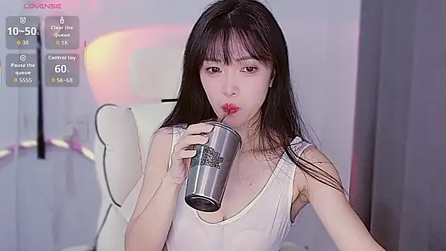 Snapshot of XiaoNana_ chatting on 11/15/25, 08:55 XiaoNana online show from 11/15/25, 08:55