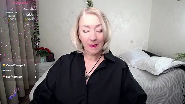 Snapshot of hunters_woman chatting on 11/23/25, 01:49 hunters woman online show from 11/23/25, 01:49