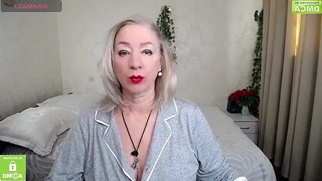 hunters woman online show from 03/23/26, 05:44