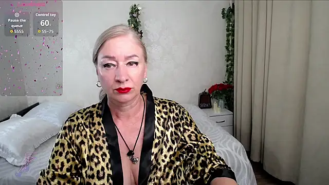 Snapshot of hunters_woman chatting on 07/09/26, 03:27 hunters woman online show from 07/09/26, 03:27
