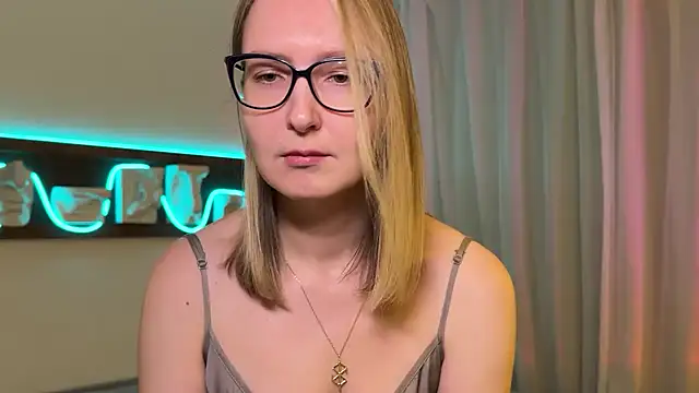 Snapshot of KiraxFate chatting on 09/13/25, 04:40 KiraxFate online show from 09/13/25, 04:40