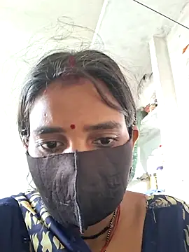 Snapshot of RAYI_Queen_3 chatting on 11/06/25, 02:56 RAYI Queen 3 online show from 11/06/25, 02:56