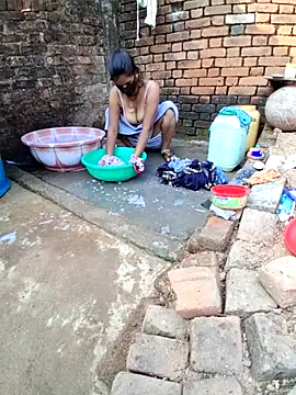 Snapshot of RAYI_Queen_3 chatting on 11/24/25, 04:01 RAYI Queen 3 online show from 11/24/25, 04:01