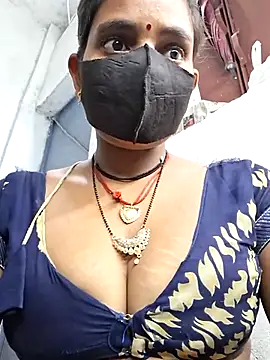 Snapshot of RAYI_Queen_3 chatting on 11/27/25, 02:52 RAYI Queen 3 online show from 11/27/25, 02:52