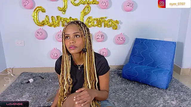 NymzieLoren online show from 01/15/26, 06:51