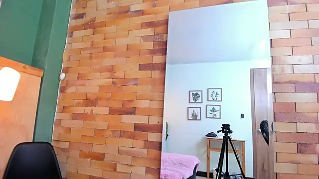 milavega  online show from 10/28/25, 12:41