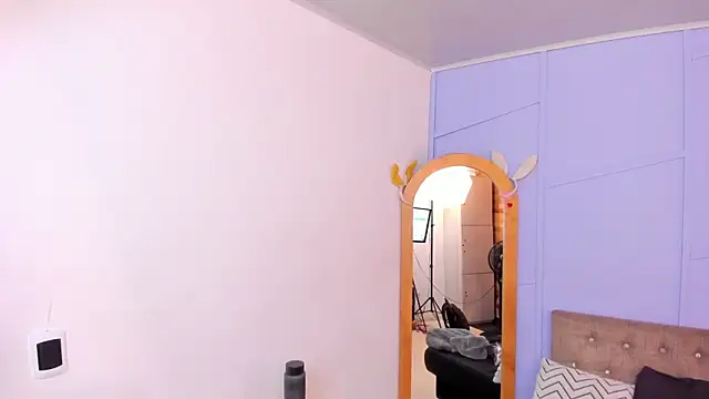 milavega  online show from 11/30/25, 11:47