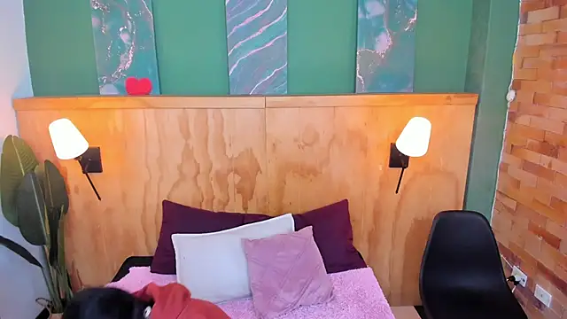 milavega  online show from 12/04/25, 12:03