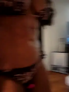 Snapshot of Caramel_Lights chatting on 10/16/25, 02:45 Caramel Lights online show from 10/16/25, 02:45