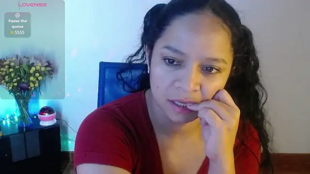 Snapshot of Sara_cute92 chatting on 10/22/25, 08:30 Sara cute92 online show from 10/22/25, 08:30