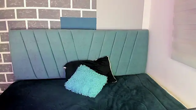 Snapshot of little_annee chatting on 09/14/25, 11:37 little annee online show from 09/14/25, 11:37