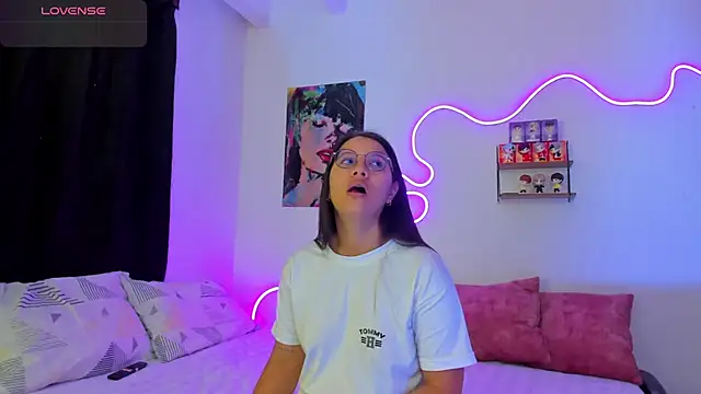 Snapshot of Dilan_and_Mia chatting on 09/28/25, 01:49 Dilan and Mia online show from 09/28/25, 01:49