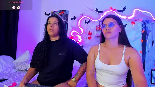 Snapshot of Dilan_and_Mia chatting on 10/14/25, 09:59 Dilan and Mia online show from 10/14/25, 09:59