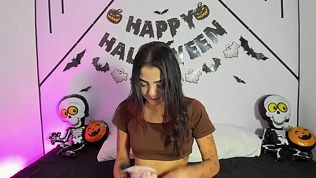 Snapshot of MiahCornell_ chatting on 11/01/25, 07:05 MiahCornell online show from 11/01/25, 07:05