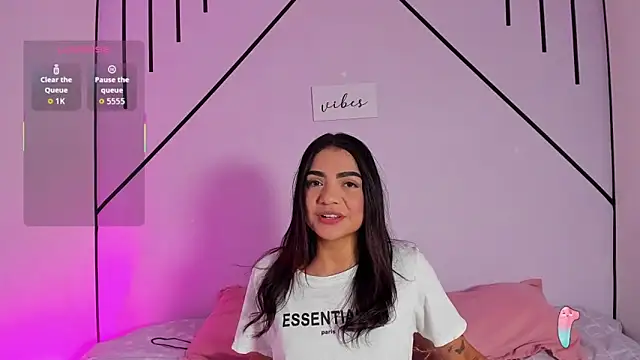 Snapshot of MiahCornell_ chatting on 11/04/25, 07:02 MiahCornell online show from 11/04/25, 07:02