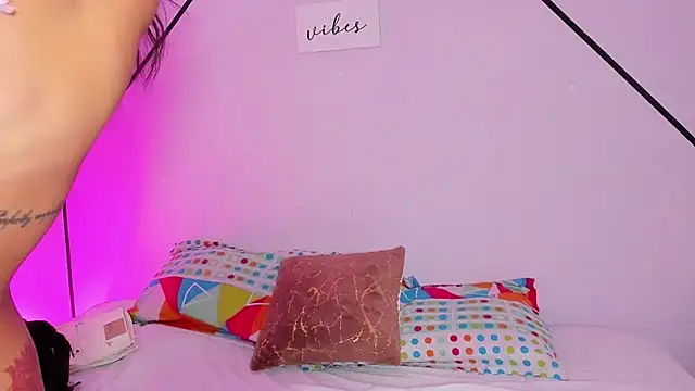 Snapshot of MiahCornell_ chatting on 11/08/25, 07:45 MiahCornell online show from 11/08/25, 07:45