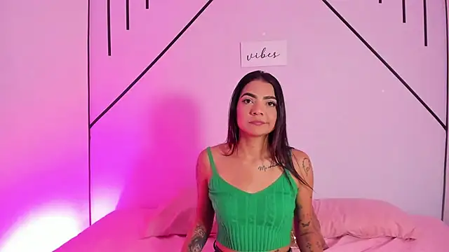 Snapshot of MiahCornell_ chatting on 11/11/25, 08:53 MiahCornell online show from 11/11/25, 08:53