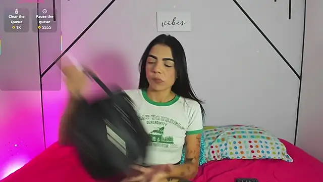 Snapshot of MiahCornell_ chatting on 11/24/25, 08:08 MiahCornell online show from 11/24/25, 08:08