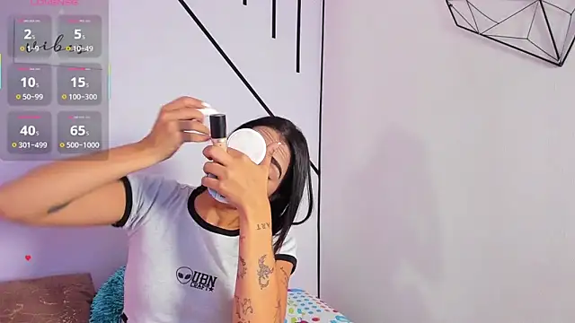 Snapshot of MiahCornell_ chatting on 12/04/25, 07:22 MiahCornell online show from 12/04/25, 07:22