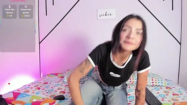 Snapshot of MiahCornell_ chatting on 12/05/25, 08:27 MiahCornell online show from 12/05/25, 08:27