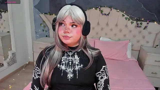 Maxxxine1 online show from 04/05/26, 12:30