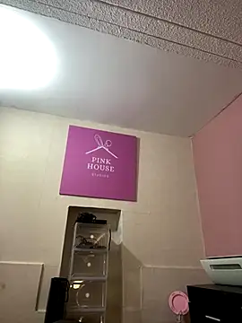 Snapshot of Sallem_Pink chatting on 12/20/25, 11:06 Sallem Pink online show from 12/20/25, 11:06