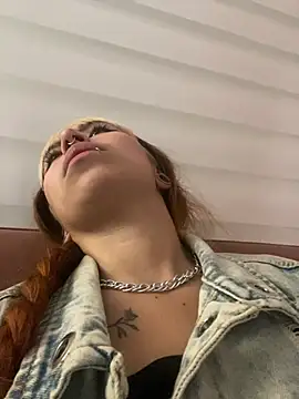 Snapshot of Sallem_Pink chatting on 01/15/26, 11:37 Sallem Pink online show from 01/15/26, 11:37